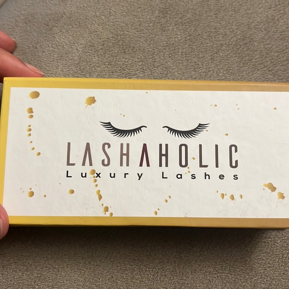 lashaholic lashes